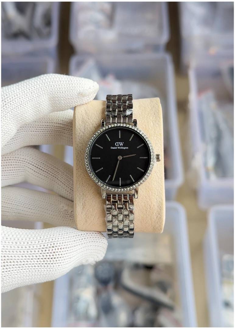 Danie_l Wellingto_n Petit_e Black