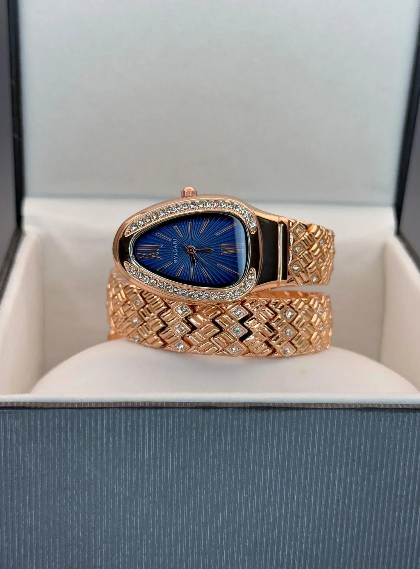 Bvlgar_i Snak_e Oval Watch